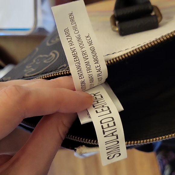 Lion King Loungefly Handbag like new only collected long strap still wrapped up - Picture 16 of 16